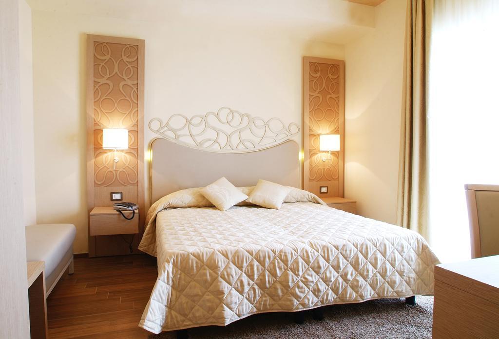 Hotel Duchessa Della Sila San Giovanni in Fiore Δωμάτιο φωτογραφία
